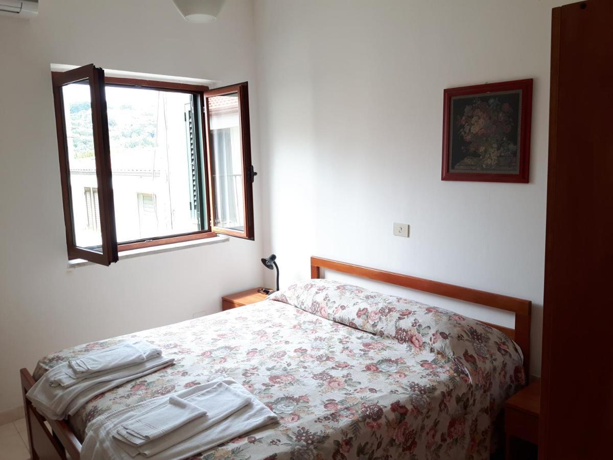 Parigino Hotel Палинуро Екстериор снимка