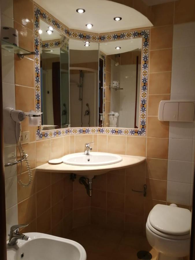 Parigino Hotel Палинуро Екстериор снимка