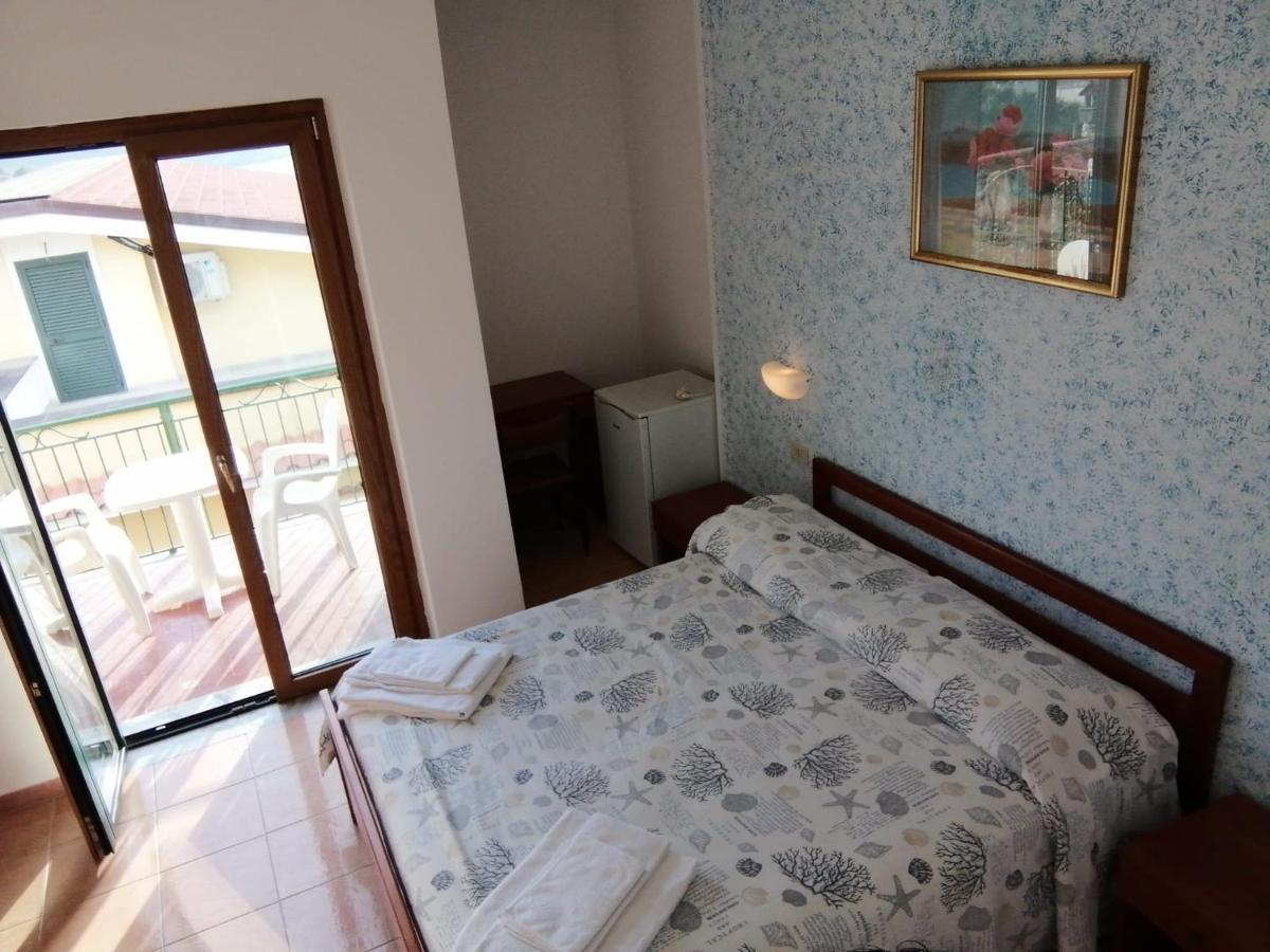 Parigino Hotel Палинуро Екстериор снимка