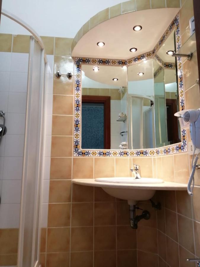 Parigino Hotel Палинуро Екстериор снимка